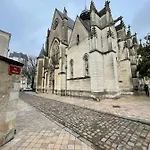 Le Chenonceau Charm And Softness From Tours